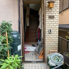 既存のドアを外します。